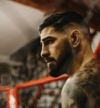 Ilia topuria a punto de salir a pelear